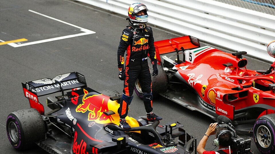 Daniel Ricciardo rettet den Sieg in Monaco ins Ziel, Foto: LAT Images