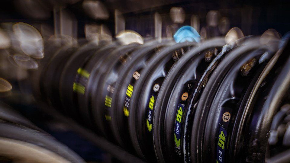 Die MotoGP-Stars müssen bei den Testfahrten sparsam mit ihren Reifen umgehen, Foto: Ronny Lekl