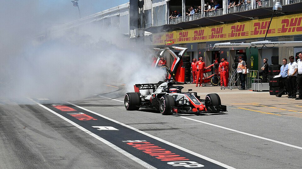 Kein Schaden: Trotz großer Rauchwolke ist der Ferrari-Motor noch zu retten, Foto: Sutton