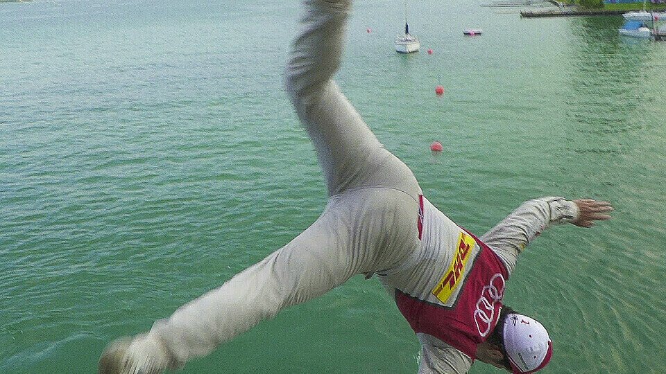 So feiert man in der Formel E: Lucas di Grassi springt in den Zürichsee, Foto: Audi Communications Motorsport