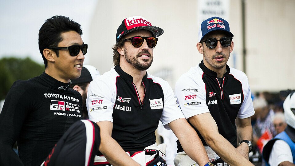 Alonso, Nakajima und Buemi bei der Fahrerparade in Le Mans