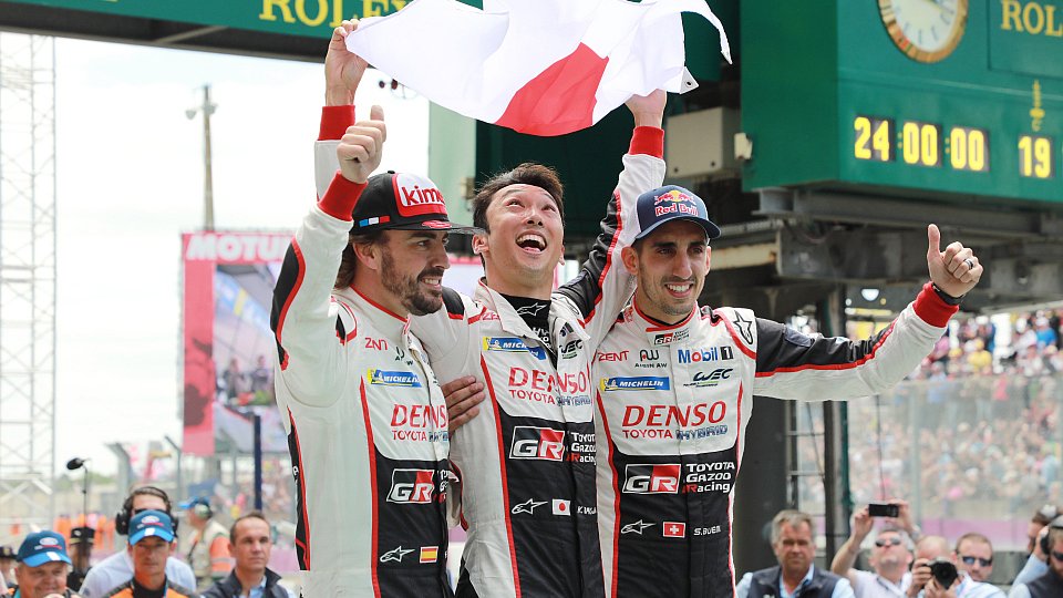 Fernando Alonso hat bei seinem Debüt den Sieg in Le Mans geholt, Foto: LAT Images