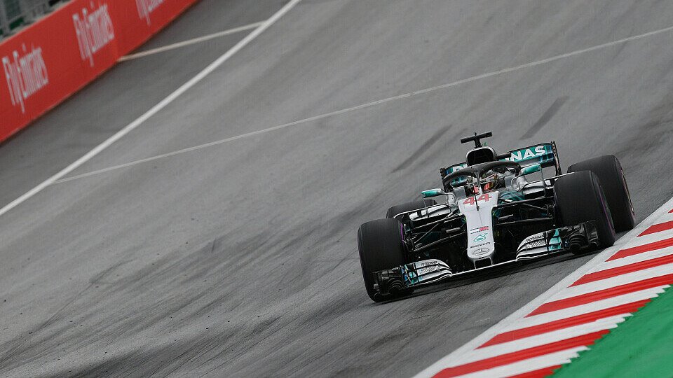 Lewis Hamilton holt sich die Bestzeit im 1. Training zum Österreich GP, Foto: Sutton