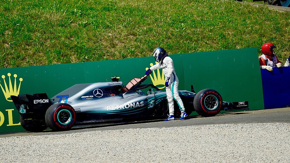 Der Mercedes-Motor überhitzte nach dem Ausfall beim Österreich GP, Foto: Sutton