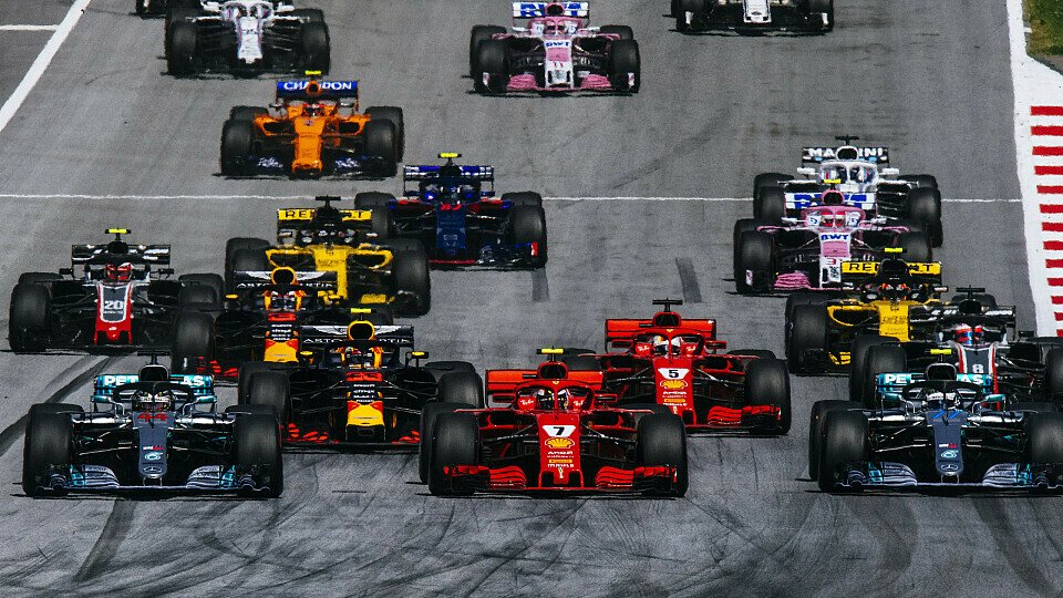 Mercedes' Startproblem in einem Bild: In Spielberg schießt Räikkönen von P3 direkt dazwischen, Foto: Ferrari