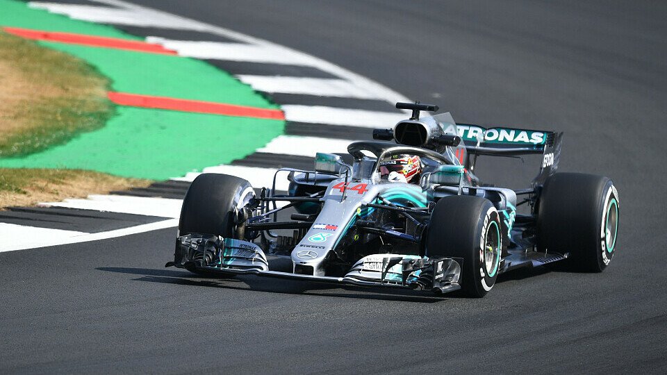 Lewis Hamilton holt sich beim Silverstone-Auftakt die Bestzeit, Foto: Sutton
