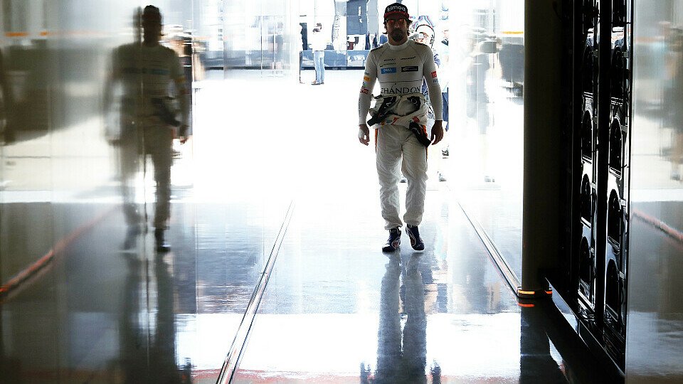 Fernando Alonso sieht Licht am Ende des Tunnels, Foto: LAT Images