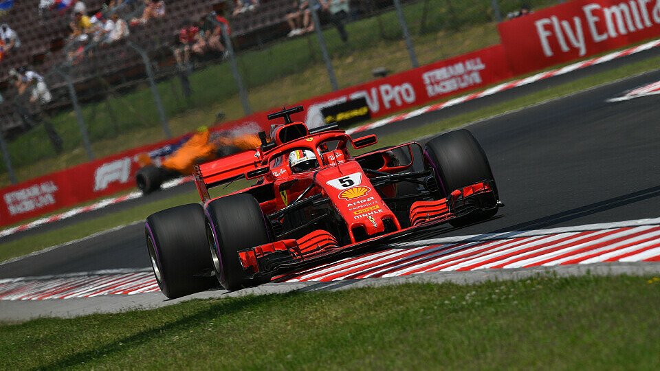 Sebastian Vettel ließ sich am Freitag in Budapests nichts von Ferraris schwerer Woche anmerken, Foto: Sutton