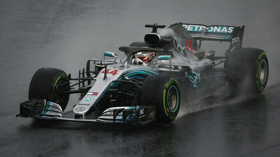 Lewis Hamilton sicherte sich im Regen von Budapest die Pole Position, Foto: Sutton