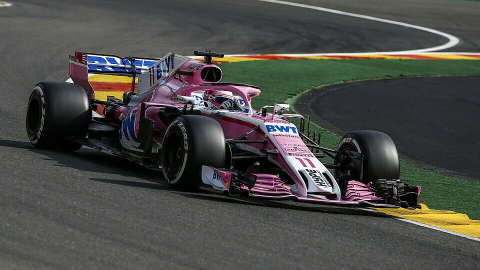 Force-India-Pilot Sergio Perez fuhr am Freitag im Mittelfeld in einer eigenen Liga, Foto: Sutton