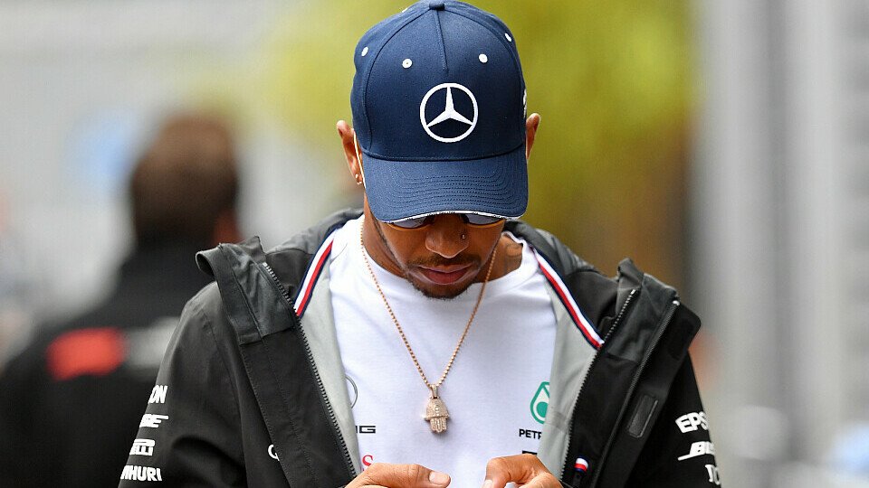 Formel-1-Pilot Lewis Hamilton kommt erst mit Verspätung zum Italien GP 2018 nach Monza, Foto: Sutton