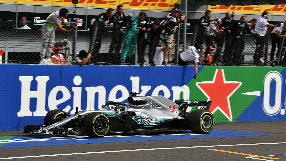 Lewis Hamilton überholte Räikkönen in Runde 45 - der Sieg-Move, Foto: Sutton