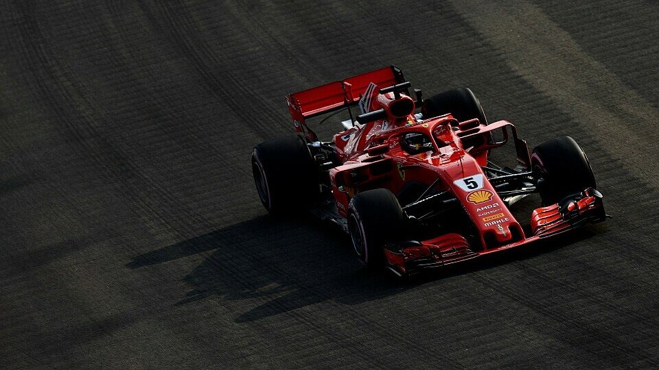 Sebastian Vettel verlor am Freitag in Singapur erneut wichtige Trainingszeit für die Rennabstimmung, Foto: Sutton