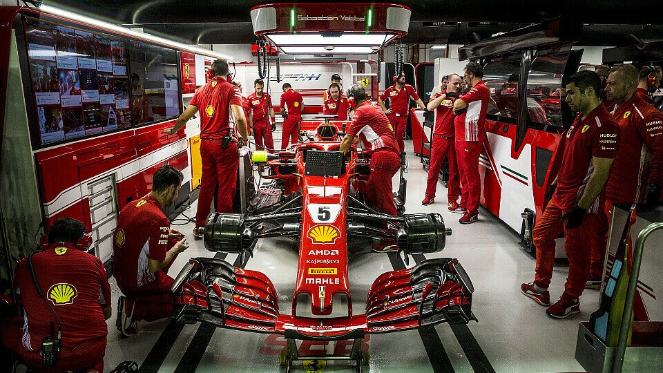 Nach Mini-Crash am Freitag dominierte Sebastian Vettel das 3. Training zum Singapur GP 2018, Foto: Sutton