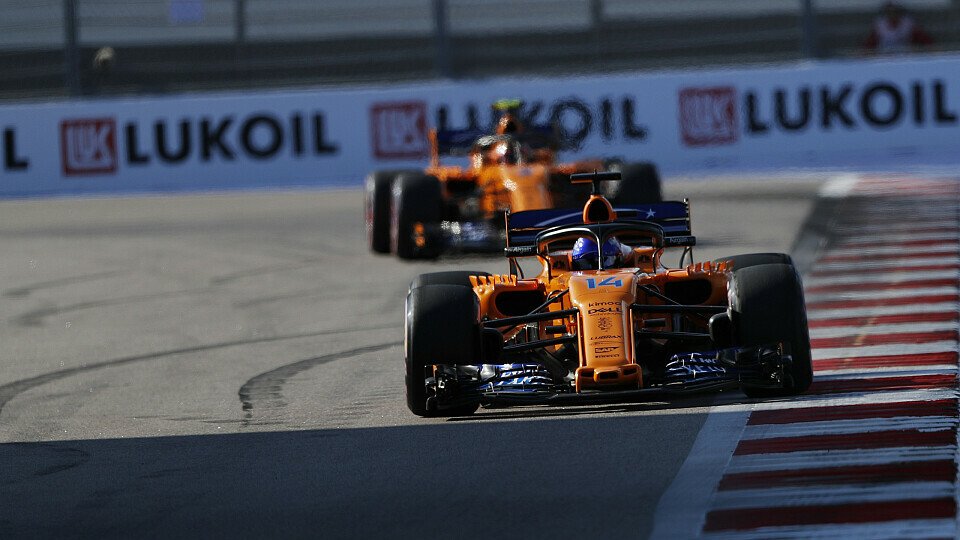 Fernando Alonso war beim Russland-Qualifying der Formel 1 versehentlich schneller als sein McLaren-Teamkollege, Foto: Sutton