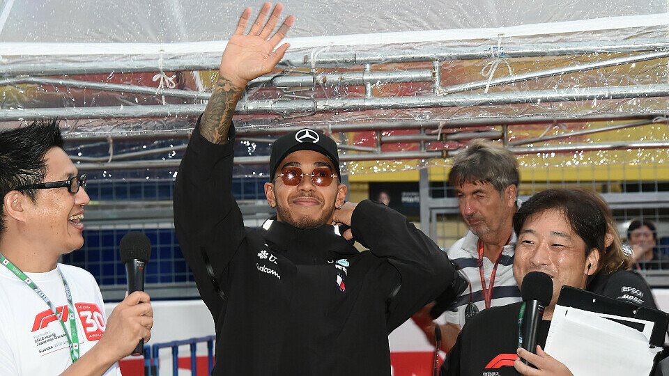 Lewis Hamilton fragt sich, warum Ferrari nicht ebenfalls längst aus Teamorder gesetzt hat, Foto: Sutton