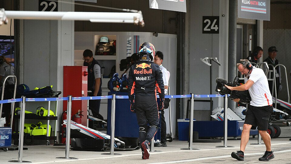 Daniel Ricciardo war nach dem Defekt im Qualifying von Suzuka mehr als nur angefressen, Foto: Sutton