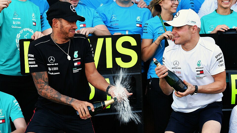 Valtteri Bottas darf Lewis Hamilton bis zum Titelgewinn 2018 den Vortritt lassen, Foto: Sutton