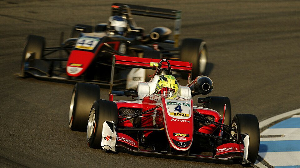 Mick Schumacher verpasst im ersten Rennen die Punkte und den vorzeitigen Titelgewinn, Foto: FIAF3