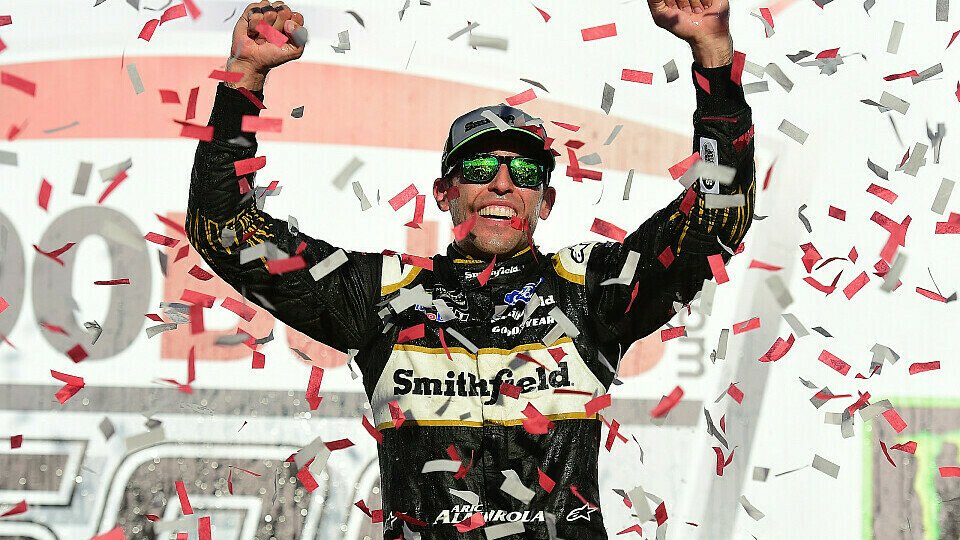 Erster Saisonsieg für Aric Almirola, Foto: NASCAR