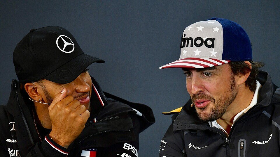 Fernando Alonso ist von Lewis Hamiltons Formel-1-Saison 2018 schwer beeindruckt, Foto: Sutton