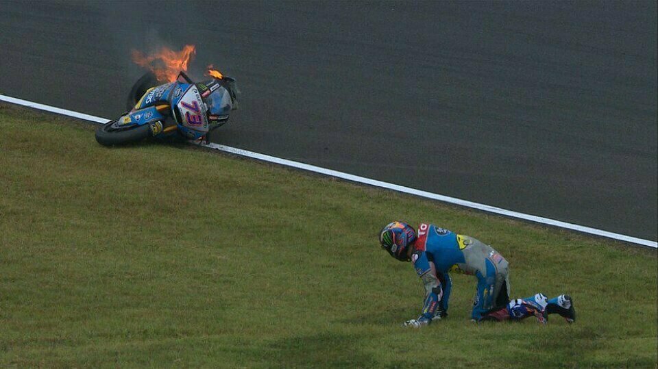 Das Motorrad von Alex Marquez geht in Flammen auf, Foto: MotoGP/Screenshot