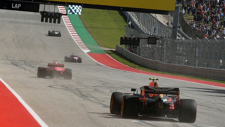 Von P18 gestartet überquerte Max Verstappen die Ziellinie nur 1,2 Sekunden nach Sieger Kimi Räikkönen, Foto: Sutton