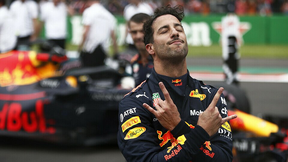 Daniel Ricciardo kann nach seiner Pleitenserie durch die Pole für das Formel-1-Rennen in Mexiko endlich wieder lachen, Foto: Sutton
