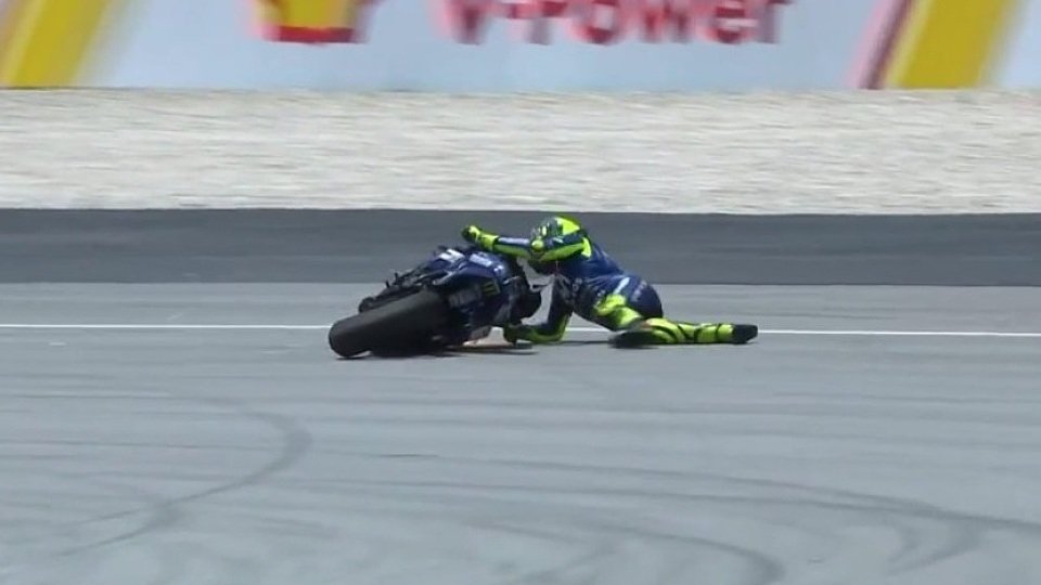 Rossi warf den möglichen Sieg in Kurve eins weg, Foto: Screenshot/MotoGP