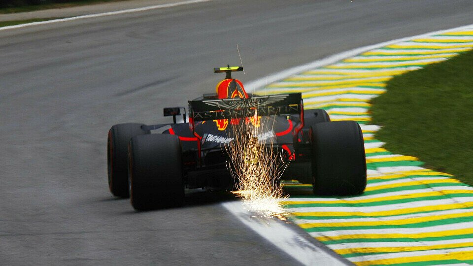 Red Bull könnte beim Formel-1-Rennen in Brasilien für Mercedes und Ferrari erneut zur Gefahr werden, Foto: Sutton