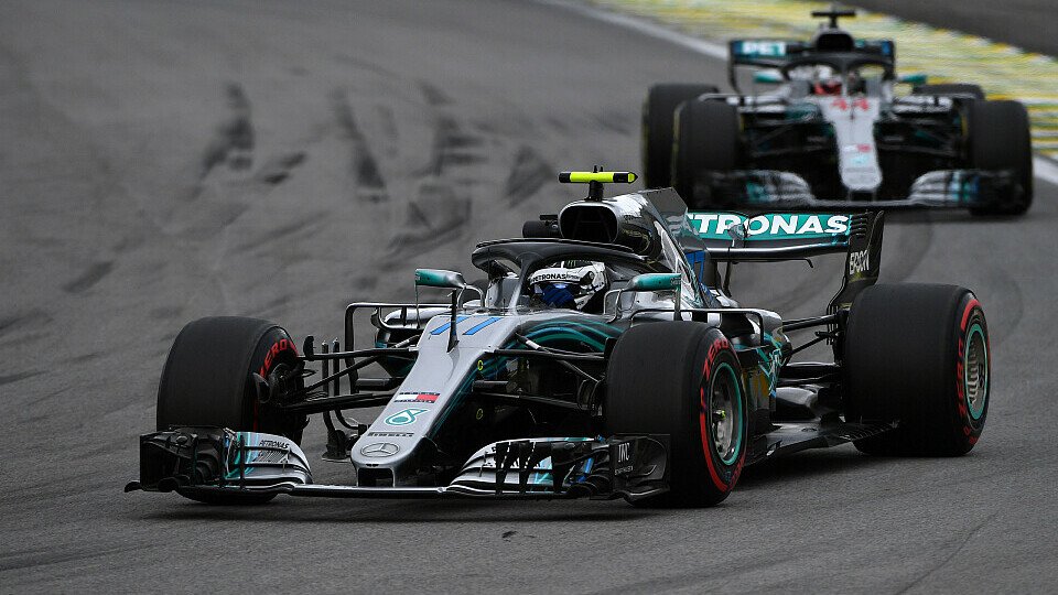 Das Mercedes-Duo Valtteri Bottas und Lewis Hamilton beendete das 2. Freie Training in Brasilien an der Spitze, Foto: Sutton