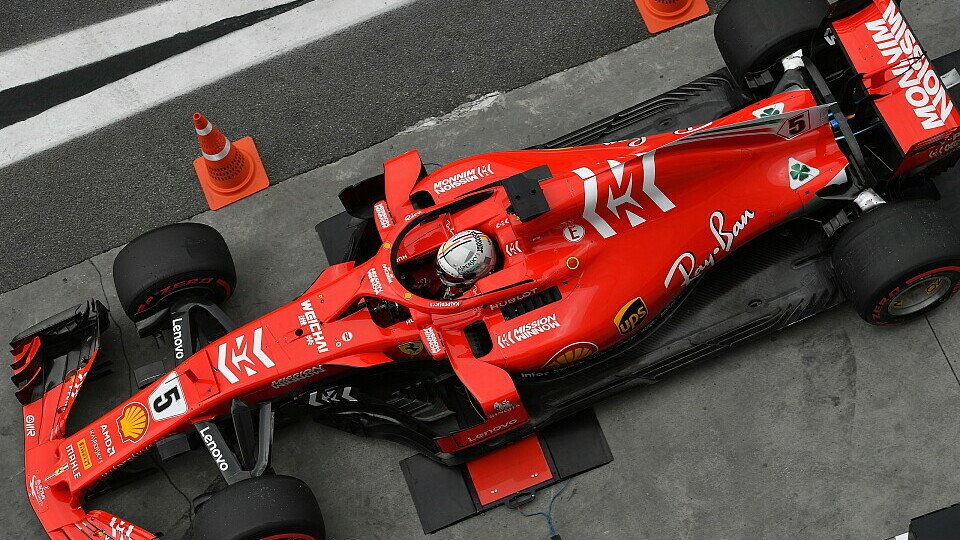 Sebastian Vettel zerstörte beim Wiegen in Brasilien die FIA-Waage, Foto: Sutton