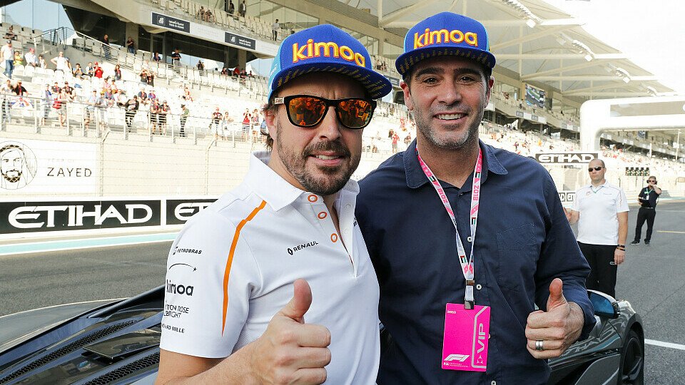 Fernando Alonso und Jimmie Johnson genossen den Autotausch zwischen Formel 1 und NASCAR in Bahrain, Foto: LAT Images