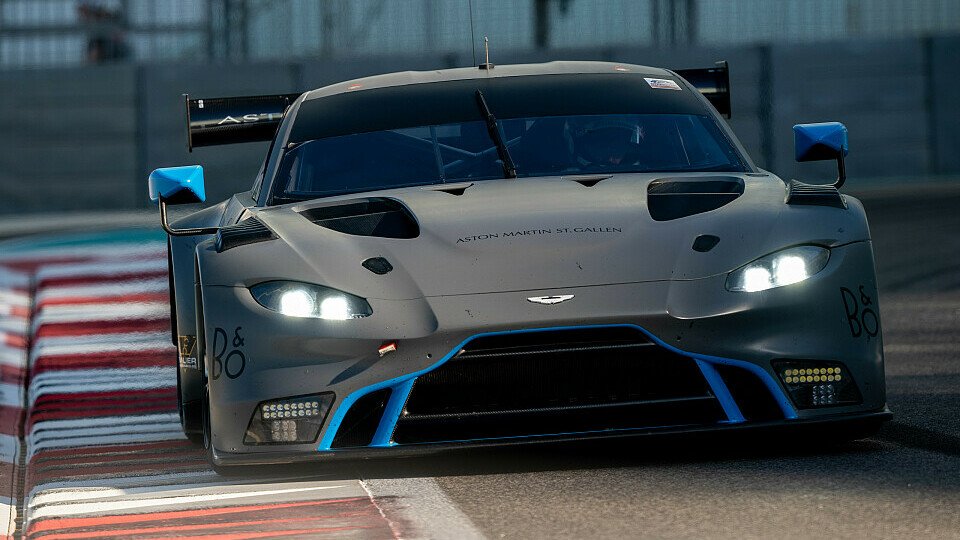 R-Motorsport mit dem neuen Aston Martin Vantage V8 GT3 in Abu Dhabi, Foto: David Benson