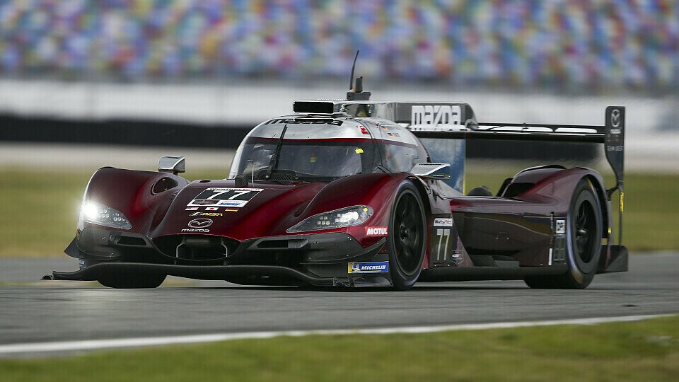 Oliver Jarvis beschert dem Mazda Team Joest die Pole Position in Daytona, Foto: LAT Images