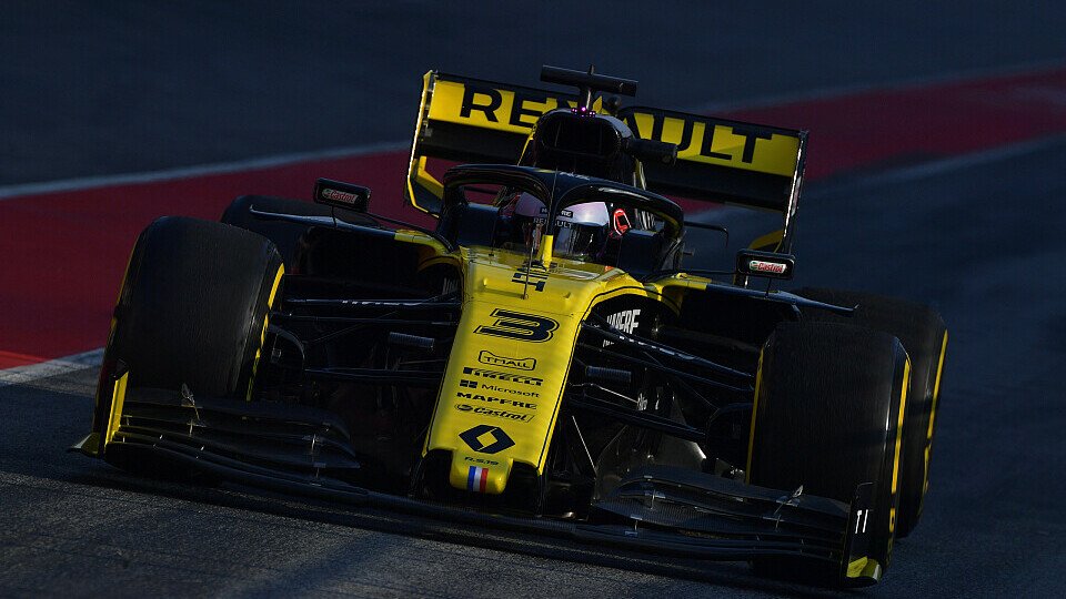 Renault-Pilot Daniel Ricciardo führte am 4. Testtag kurz die Zeitentabelle an, Foto: LAT Images