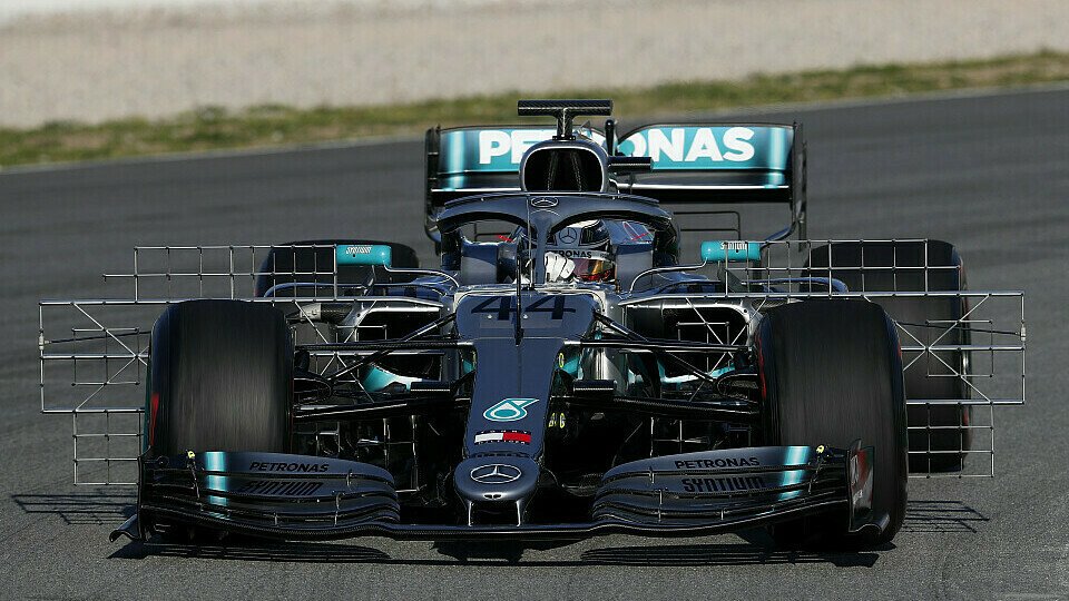 Mercedes eröffnet Testwoche 2 der Formel 1 gleich mal mit neuer Nase, Foto: LAT Images