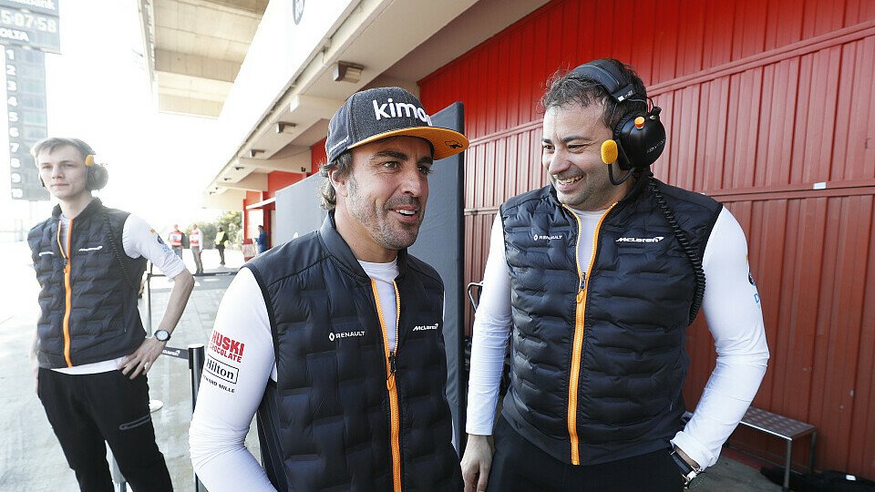 Fernando Alonso tauchte schon bei den Testfahrten in Barcelona auf, Foto: LAT Images