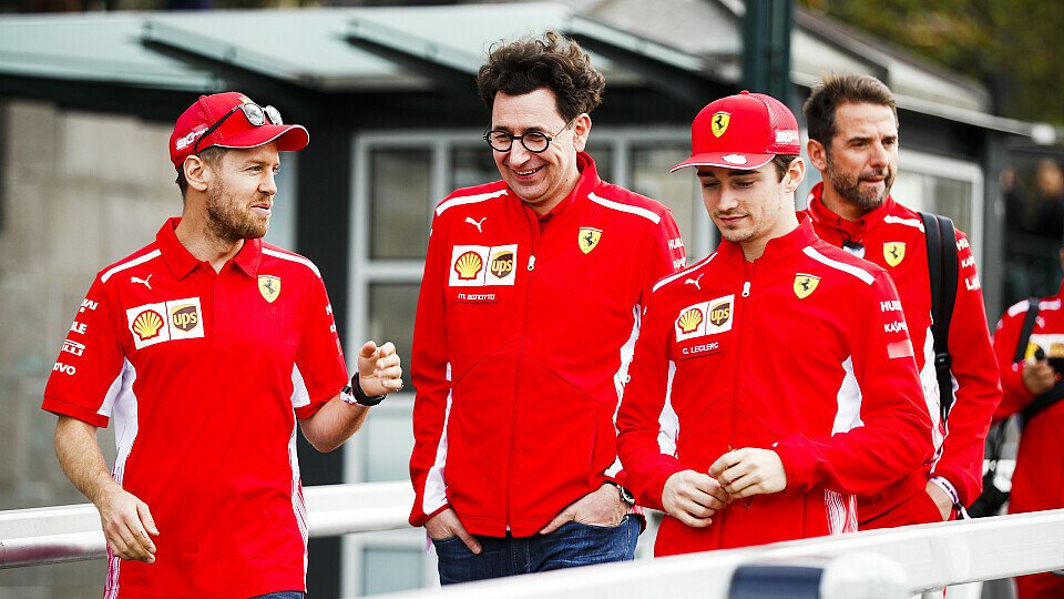 Bei Ferrari gibt es viel Gesprächstoff: Mattia Binotto muss Sebastian Vettel und Charles Leclerc maßregeln, Foto: LAT Images