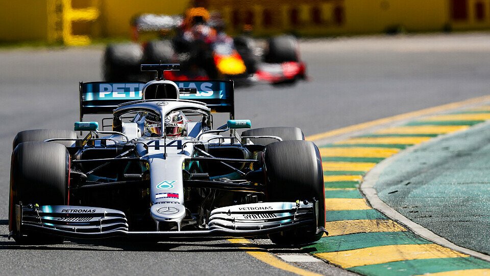 Red Bull büßte in den Formel-1-Trainings in Melbourne unerwartet viel Zeit auf Mercedes ein, Foto: LAT Images