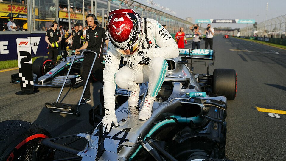 Formel-1-Weltmeister Lewis Hamilton setzte sich im Australien-Qualifying knapp gegen Mercedes-Teamkollege Bottas durch, Foto: LAT Images