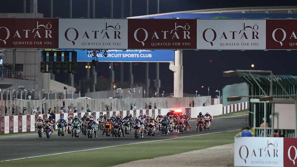 Die Moto2 fuhr in Katar ihr erstes Rennen mit Triumph-Motoren, Foto: LAT Images
