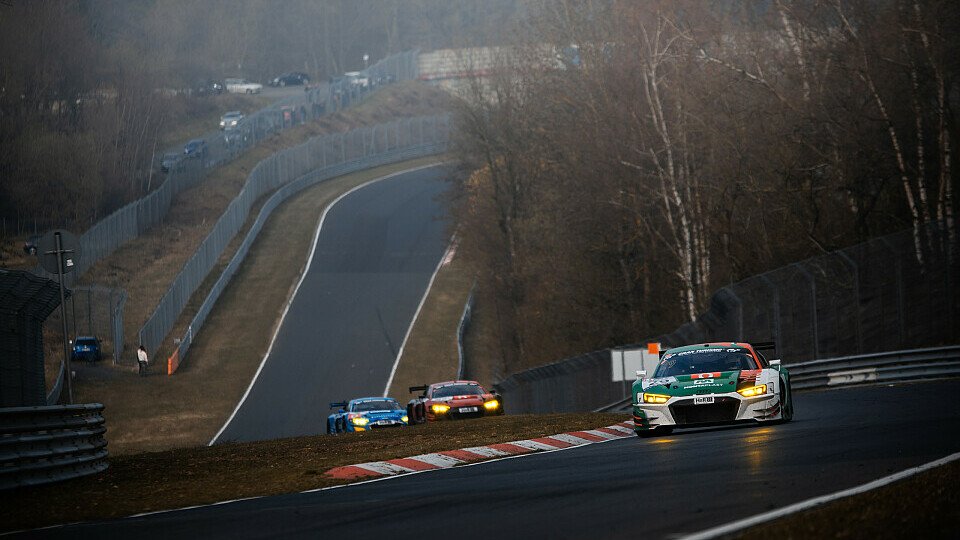 Rene Rast fährt beim 24h-Rennen Nürburgring zweigleisig, Foto: Felix Maurer