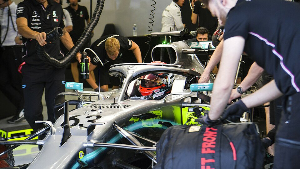 George Russell beim Bahrain-Test mit Mercedes, Foto: LAT Images