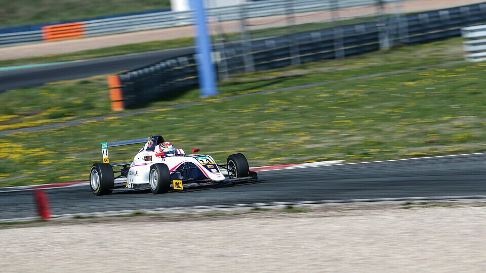Gregoire Saucy gibt im Vorsaisontest das Tempo vor, Foto: ADAC Formel 4