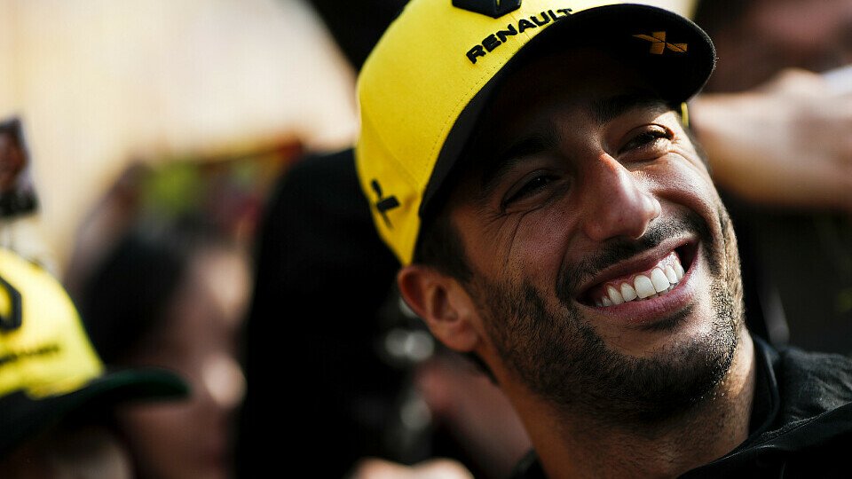 Daniel Ricciardo verzockte sich im Poker um seinen Formel-1-Vertrag für 2019 gleich doppelt, Foto: LAT Images