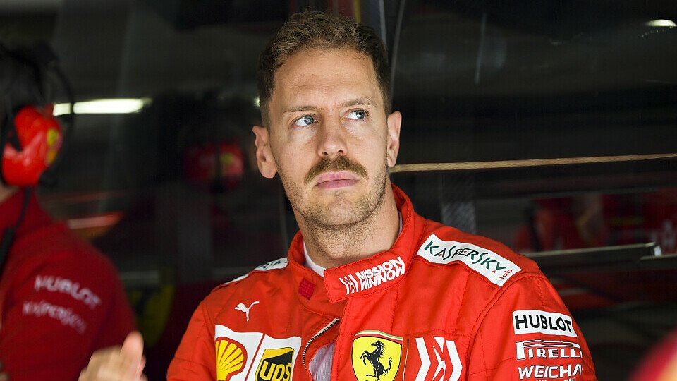 Sebastian Vettel zeigte sich in China mit Schnurrbart im Formel-1-Fahrerlager, Foto: LAT Images