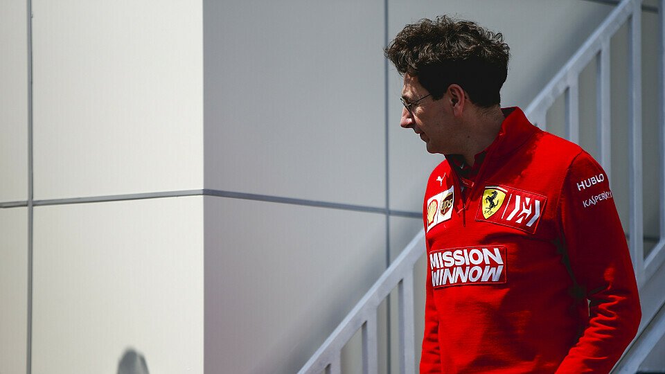 Ferrari-Teamchef Mattia Binotto kommt 2020 zunehmend unter Druck, Foto: LAT Images