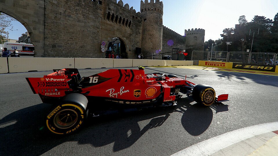 Die Formel 1 fährt in Baku vor der Stadtmauer