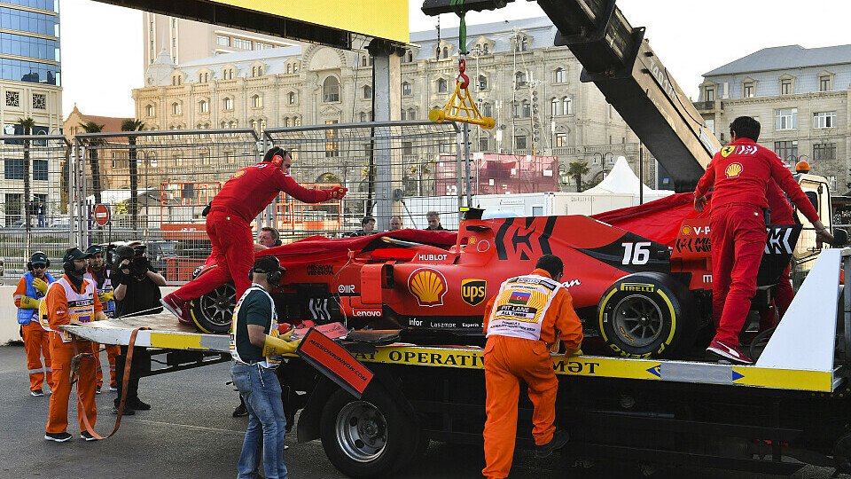 Charles Leclerc hat seinen Ferrari in Baku gecrasht, Foto: LAT Images